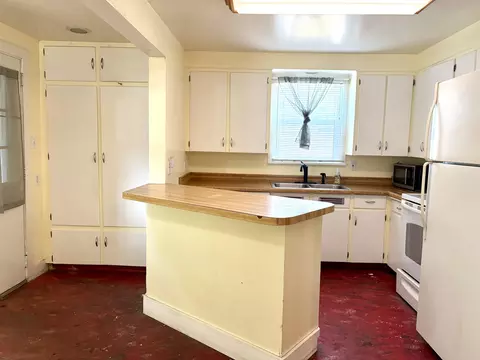 Kitchen - 3923 E Pacific Ave, Spokane, WA 99202 photo 1 of 6