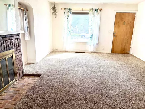 Living - 3923 E Pacific Ave, Spokane, WA 99202 photo 3 of 6