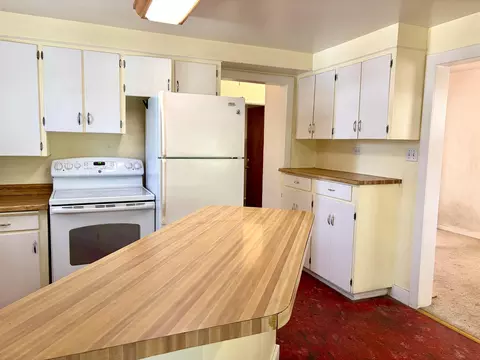 Kitchen - 3923 E Pacific Ave, Spokane, WA 99202 photo 6 of 6
