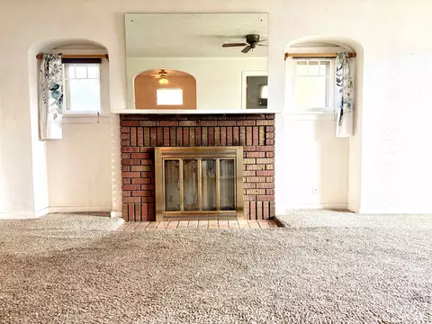Living - 3923 E Pacific Ave, Spokane, WA 99202 photo 2 of 6