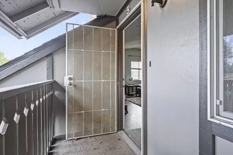 Entry Way - 310 E Weile Ave, Spokane, WA 99208 photo 1 of 2