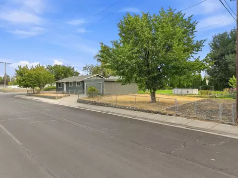 Exterior - 10104 E 13th Ave, Spokane, WA 99206 photo 6 of 7