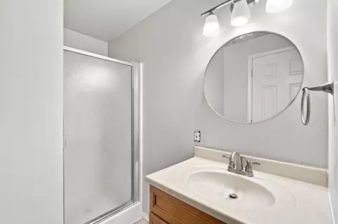 Bath - 5516 E Birkenhead Ln, Colbert, WA 99005 photo 5 of 6