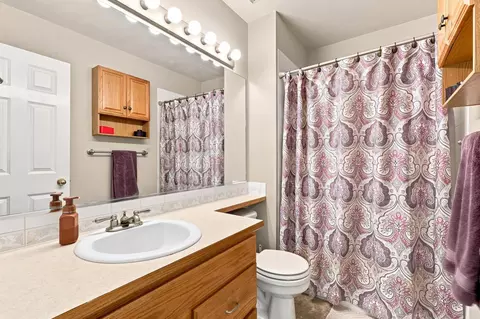 Bath - 5516 E Birkenhead Ln, Colbert, WA 99005 photo 2 of 6