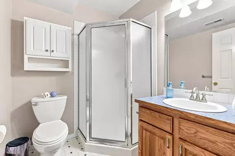 Bath - 5516 E Birkenhead Ln, Colbert, WA 99005 photo 1 of 6