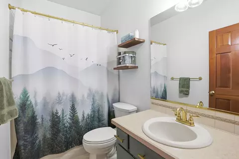 Bath - 507 E Ziegler Ln, Colbert, WA 99005 photo 3 of 4