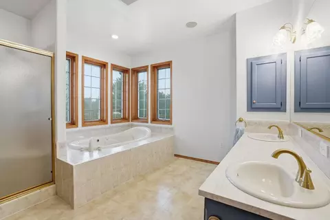 Bath - 507 E Ziegler Ln, Colbert, WA 99005 photo 1 of 4
