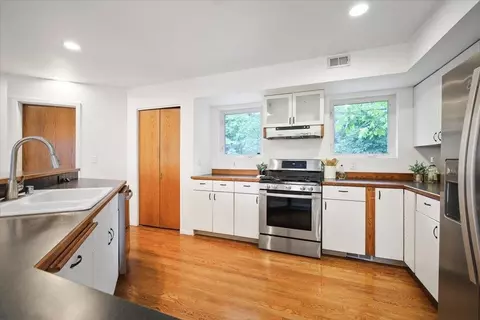 Kitchen - 3313 E 12th Ave, Spokane, WA 99202 photo 3 of 4