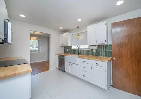 Kitchen - 3906 E 15th Ave, Spokane, WA 99223 photo 4 of 4