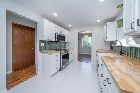Kitchen - 3906 E 15th Ave, Spokane, WA 99223 photo 2 of 4