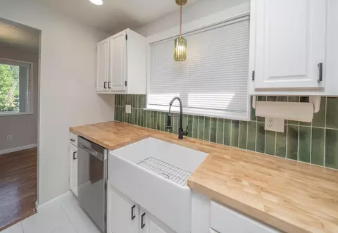 Kitchen - 3906 E 15th Ave, Spokane, WA 99223 photo 3 of 4