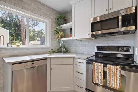 Kitchen - 718 E 40th Ave, Spokane, WA 99203 photo 4 of 4