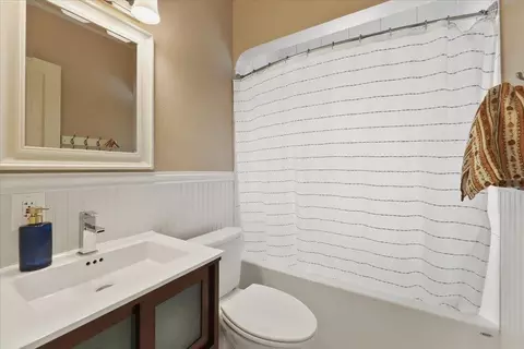 Bath - 718 E 40th Ave, Spokane, WA 99203 photo 1 of 2