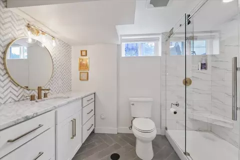 Bath - 718 E 40th Ave, Spokane, WA 99203 photo 2 of 2