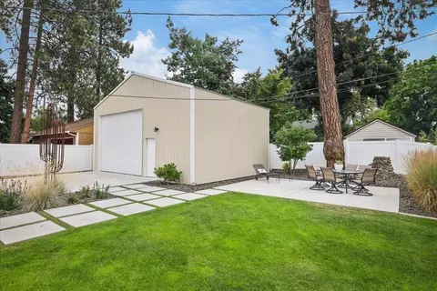 Exterior - 718 E 40th Ave, Spokane, WA 99203 photo 4 of 9