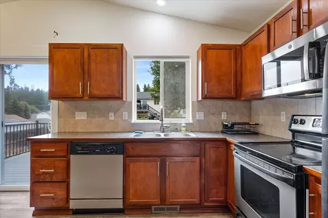 Kitchen - 4624 E 14th Ave, Spokane Valley, WA 99212 photo 3 of 3
