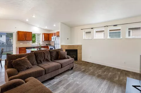Living - 4624 E 14th Ave, Spokane Valley, WA 99212 photo 1 of 4