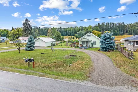 230 S 8th St, Ione, WA 99139