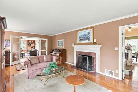 Living - 515 E High Dr, Spokane, WA 99203 photo 2 of 3