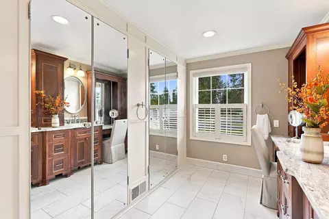 Bath - 515 E High Dr, Spokane, WA 99203 photo 3 of 6
