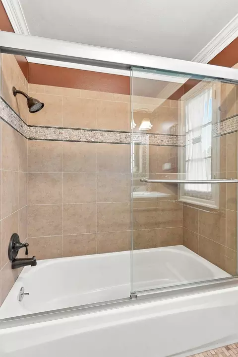 Bath - 515 E High Dr, Spokane, WA 99203 photo 6 of 6