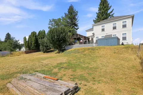 Exterior - 324 E Alder St, Tekoa, WA 99033 photo 14 of 17