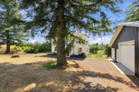 Exterior - 324 E Alder St, Tekoa, WA 99033 photo 16 of 17