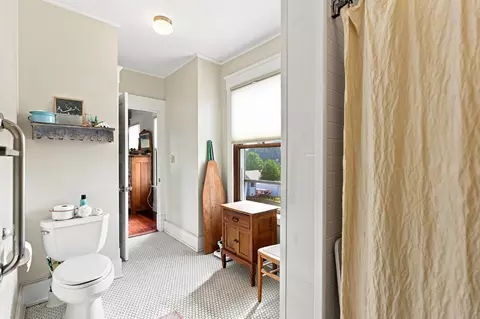 Bath - 324 E Alder St, Tekoa, WA 99033 photo 1 of 2