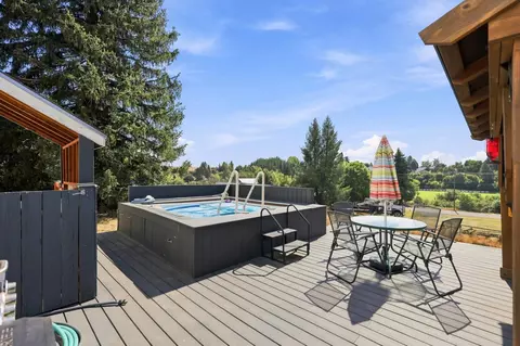 Exterior - 324 E Alder St, Tekoa, WA 99033 photo 5 of 17