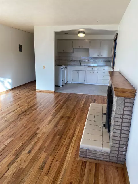 Living - 33 E Dalton Ave, Spokane, WA 99207 photo 2 of 2