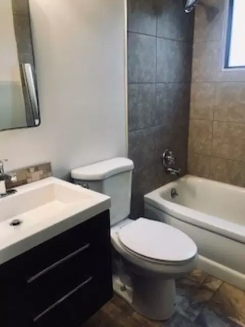 Bath - 33 E Dalton Ave, Spokane, WA 99207 photo 3 of 4