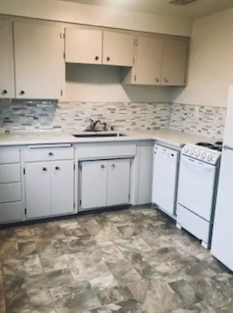 Kitchen - 33 E Dalton Ave, Spokane, WA 99207 photo 3 of 3