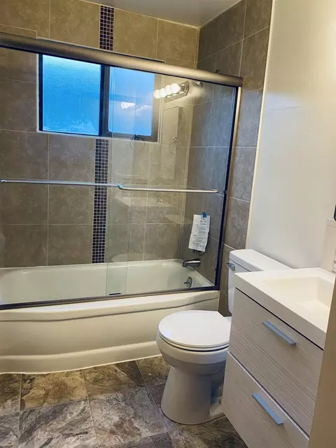 Bath - 33 E Dalton Ave, Spokane, WA 99207 photo 1 of 4