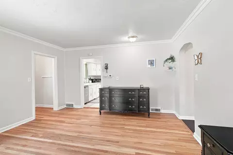 Living - 616 E 33rd Ave, Spokane, WA 99203 photo 1 of 3