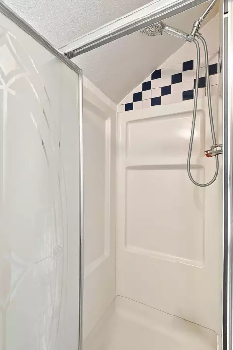 Bath - 616 E 33rd Ave, Spokane, WA 99203 photo 3 of 3