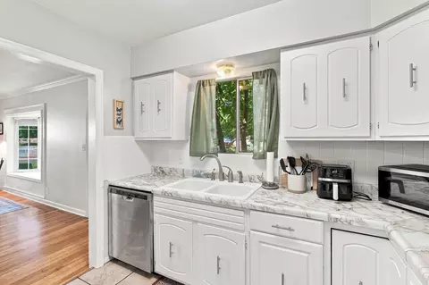 Kitchen - 616 E 33rd Ave, Spokane, WA 99203 photo 2 of 2