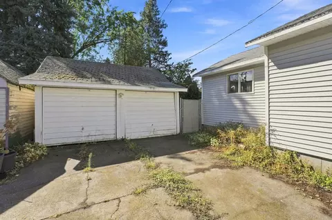 Exterior - 616 E 33rd Ave, Spokane, WA 99203 photo 9 of 10