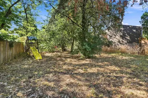 Exterior - 616 E 33rd Ave, Spokane, WA 99203 photo 8 of 10
