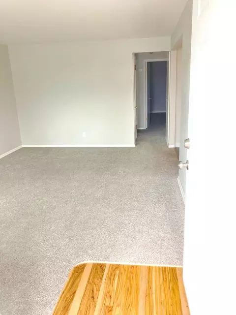 Entry Way - 609 Euclid Ave, Spokane, WA 99207 photo 1 of 3
