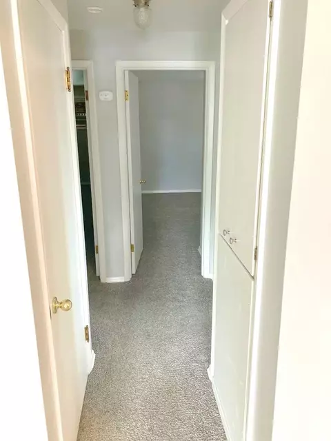 Entry Way - 609 Euclid Ave, Spokane, WA 99207 photo 3 of 3