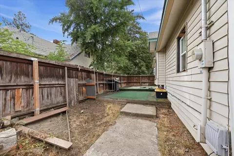Exterior - 2107 E Sinto Ave, Spokane, WA 99202 photo 1 of 6
