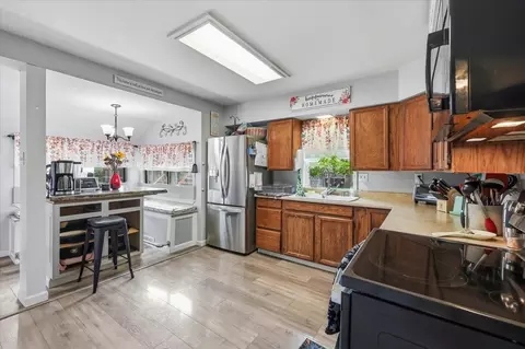 Kitchen - 2107 E Sinto Ave, Spokane, WA 99202 photo 2 of 3