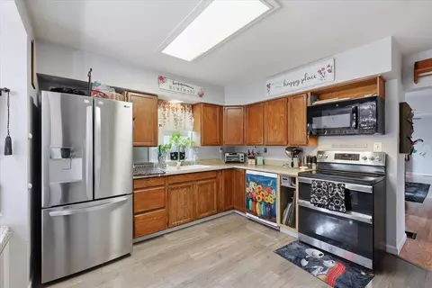 Kitchen - 2107 E Sinto Ave, Spokane, WA 99202 photo 1 of 3