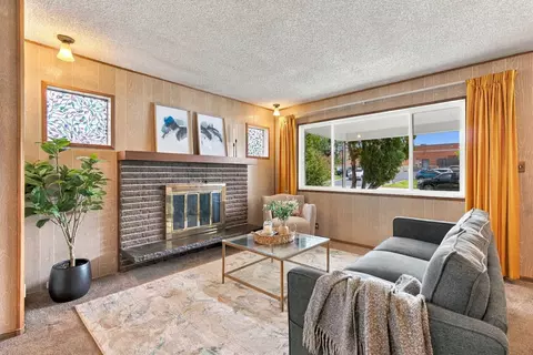 Living - 421 E 28th Ave, Spokane, WA 99203 photo 1 of 1