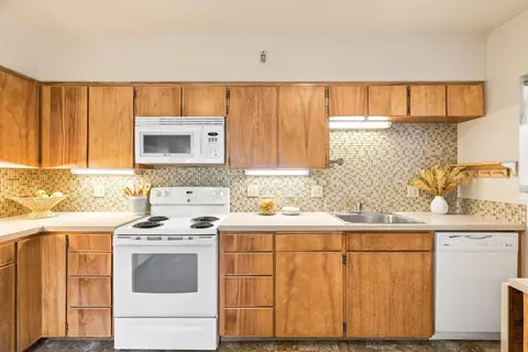 Kitchen - 421 E 28th Ave, Spokane, WA 99203 photo 3 of 4