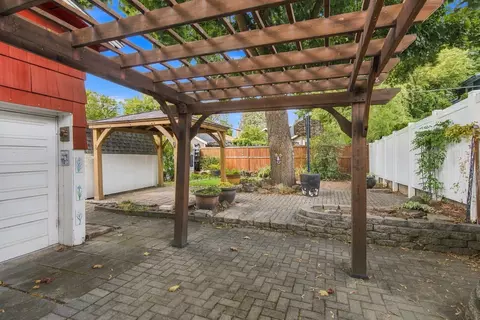 Exterior - 421 E 28th Ave, Spokane, WA 99203 photo 4 of 10