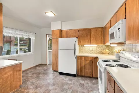 Kitchen - 421 E 28th Ave, Spokane, WA 99203 photo 2 of 4