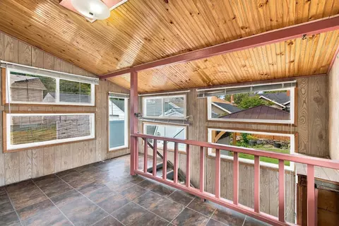 Entry Way - 421 E 28th Ave, Spokane, WA 99203 photo 1 of 3