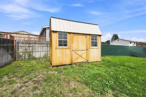 Exterior - 3227 E Garnet Ave, Spokane, WA 99217 photo 6 of 9
