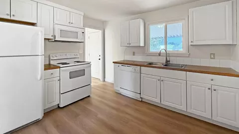 Kitchen - 3507 E Jackson Ave, Spokane, WA 99217 photo 2 of 3